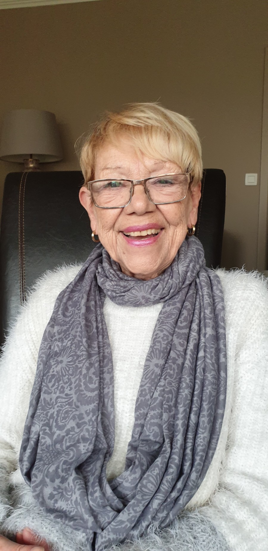 Deconicnk Jeannine (002) Deconicnk Jeannine (002)