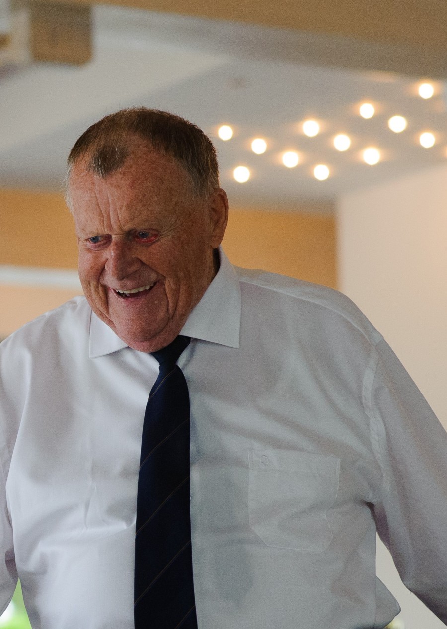 VanHoutte-390 (3) VanHoutte-390 (3)