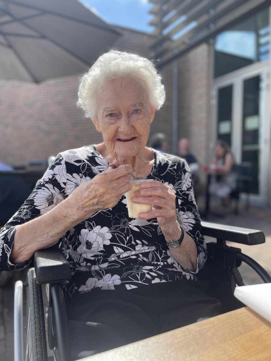 Ureel Yvonne Ureel Yvonne